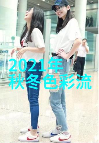 穿上V领针织衫变身为街头巷尾的时尚侠