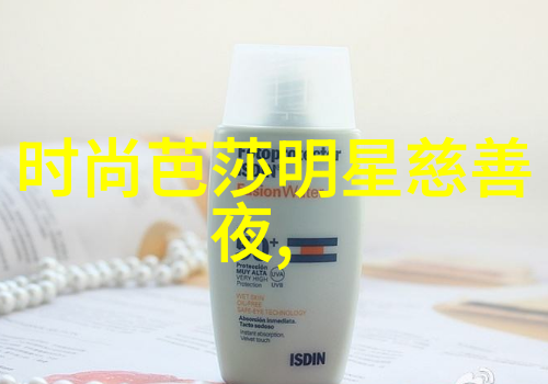 在休闲环境中怎样搭配T恤和牛仔裤不显得过于随意但又舒适