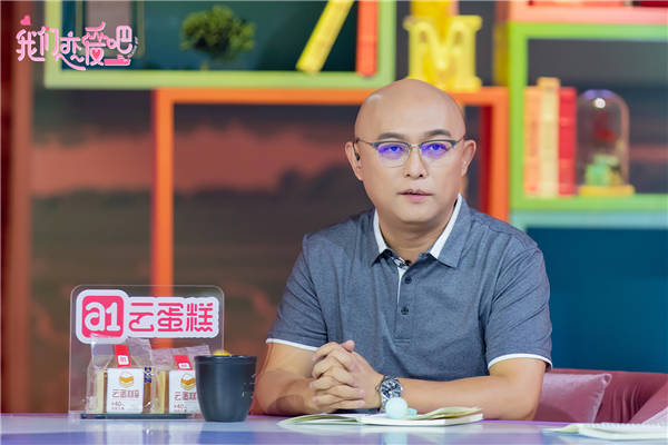 夏季男生流行趋势解析为什么牛仔裤和白色T恤是经典组合