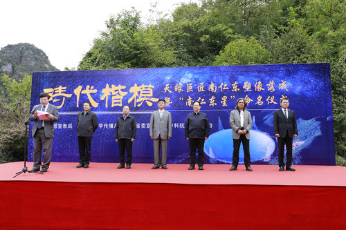 音乐传奇-2pac流血与和平的双面英雄