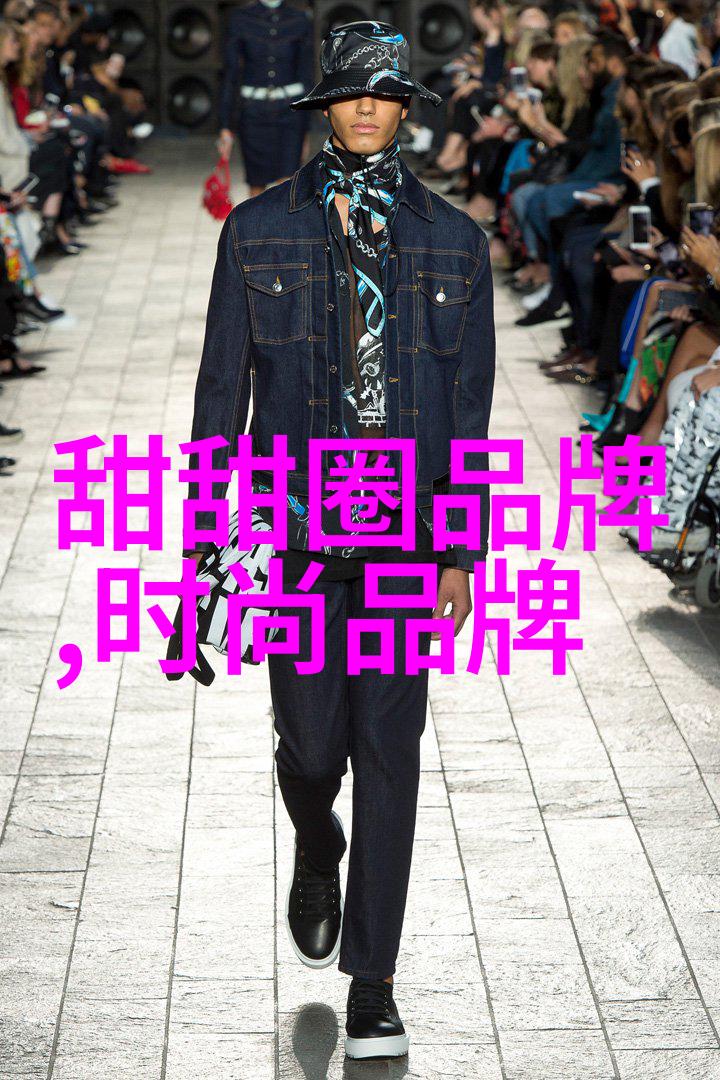 2022秋冬流行趋势我眼中的时尚风潮披风复古色彩与舒适鞋履的回归