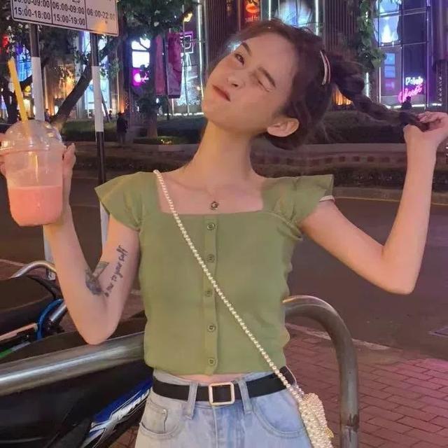 封锁与梦想卡奴迪路的生活篇章