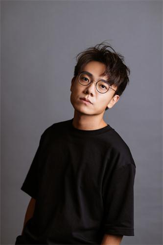 短发背后的秘密女孩如何通过发型让自己减龄