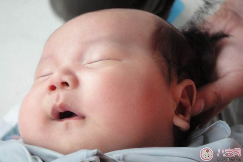 深邃图书馆的秘密两本书引发的奇异事件
