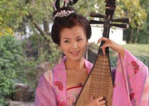 美艳长公主宫廷盛宴上的华丽亮相