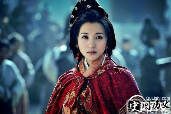 男士西装款式精致的职业着装
