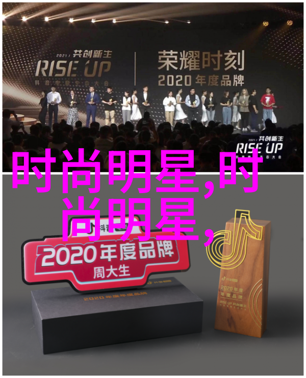 简易半扎半披发型轻松变身时尚达人