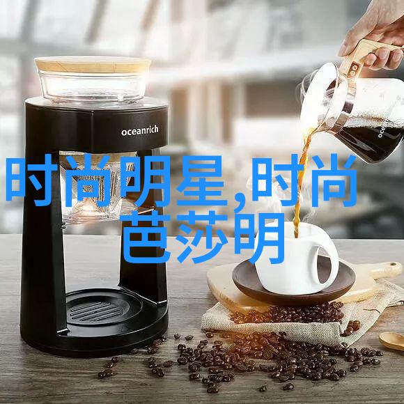 中短发时尚探索四十岁美女的新姿态