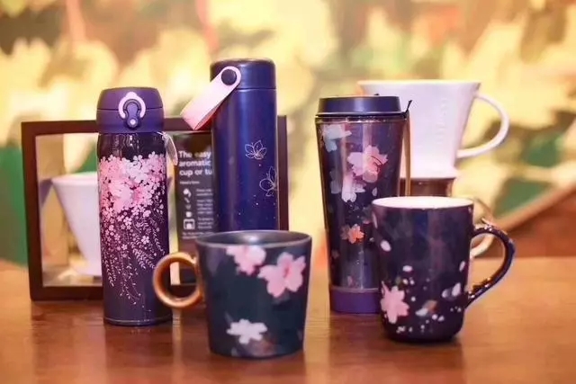 朱钟华时间的味道街拍中探索人物与芙蓉镇的微小故事