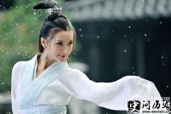 服装道具穿出我的故事从小角色到主角的时尚之旅