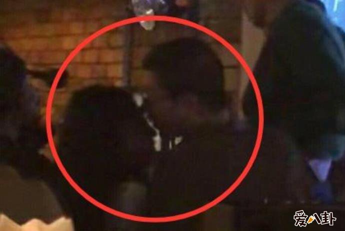 50岁女人适合的发型推荐时尚而优雅的银色辉映