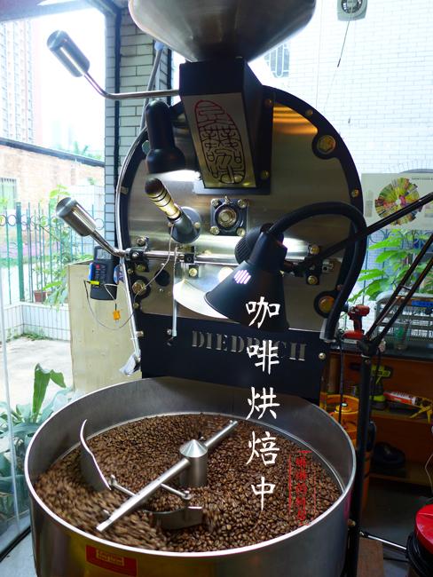 深圳水贝珠宝人才网独家揭秘2016日内瓦车展上布加迪Bugatti Chiron震撼亮相