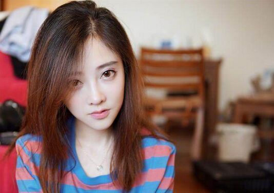 如何用魔法梳子为小女孩编织梦幻头发