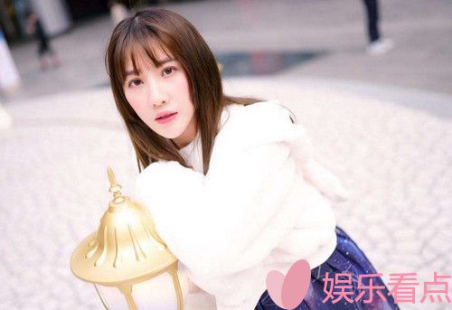 新春时尚轻盈短发年轻回潮