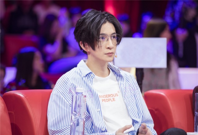男票让我趴他上面喂他奶-逆袭爱情男友的意外奶水
