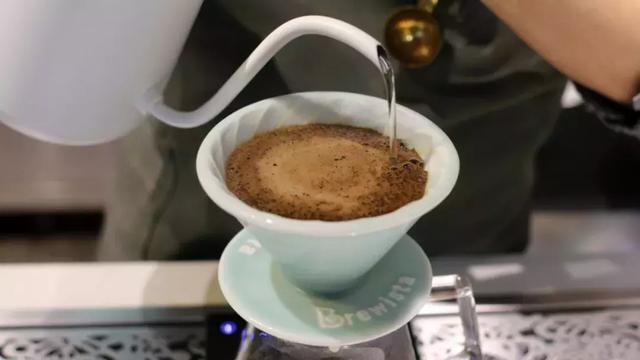 边塞水果车吸引人们的独特魅力