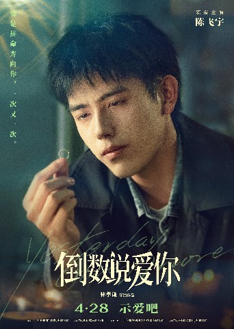 高冷男生时尚指南黑色风衣与白衬衫的完美搭配艺术