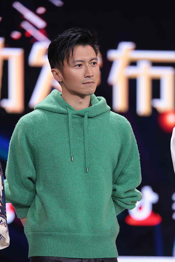 在2023年粉色系流行如潮coach的款式中那些没有故事牌的设计简直就是寂寞中的孤独星辰无声地诉说着