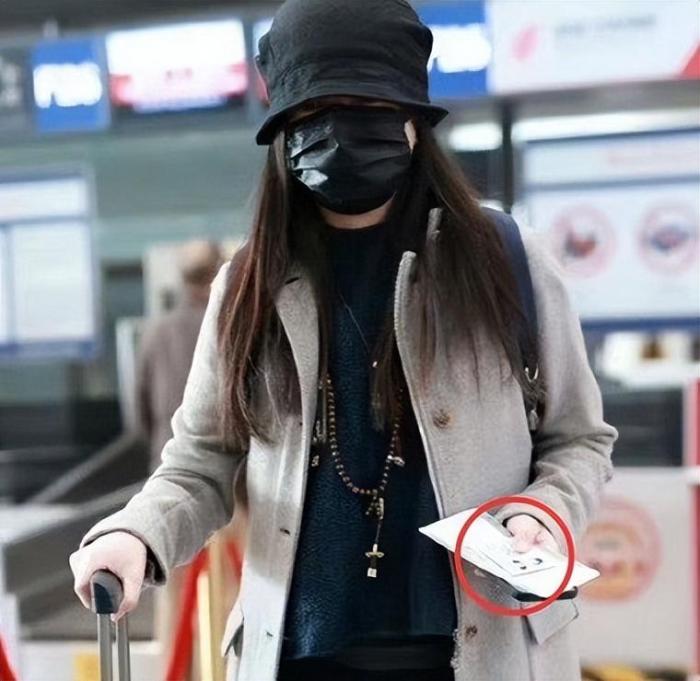 秋日时尚女秋套装的魅力探索