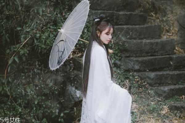 剪刀锋芒与时尚潮流21学理发合适还是过时