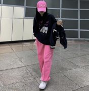 女生卫衣衣服搭配