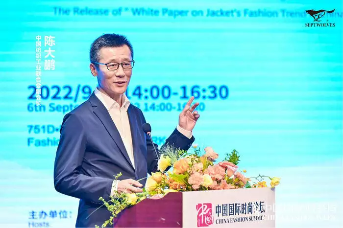 2020春夏流行连衣裙趋势_时尚的扩张和流行往往要经历一个_时尚流行趋势/