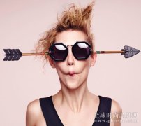 她说用美女沙滩来拍太阳镜广告真的太无聊